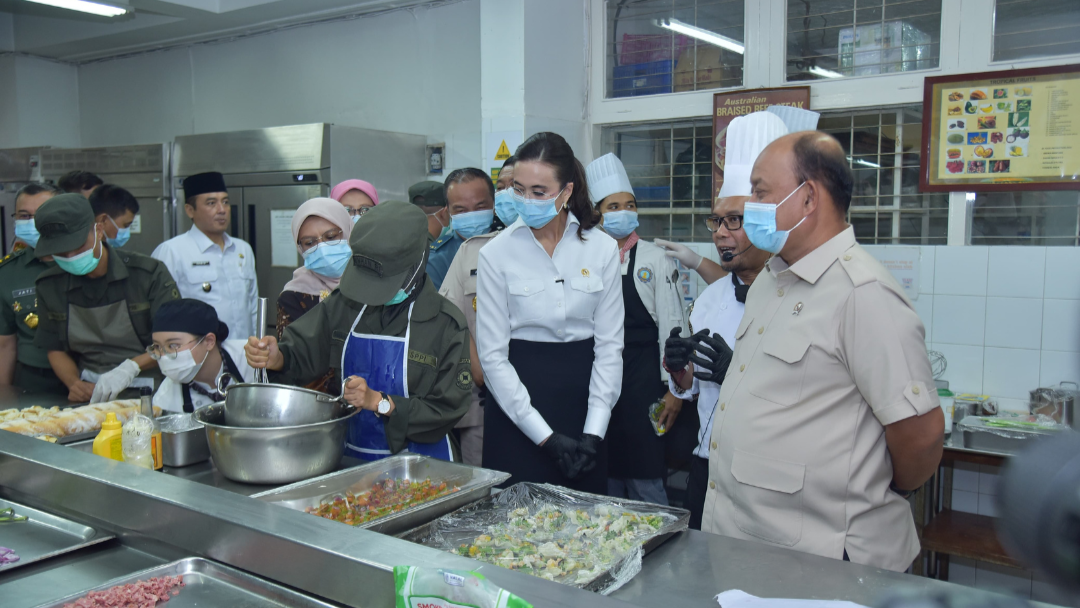 BGN Batu Bara dan Menpar Tinjau Praktik Siswa SPPI Batch-3 di Dapur NHI
