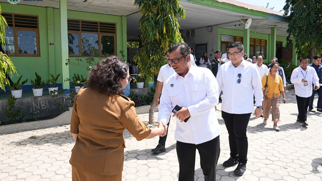 BGN Batu Bara Bersama BPOM dan PCO RI Tinjau Pelaksanaan MBG di Kupang